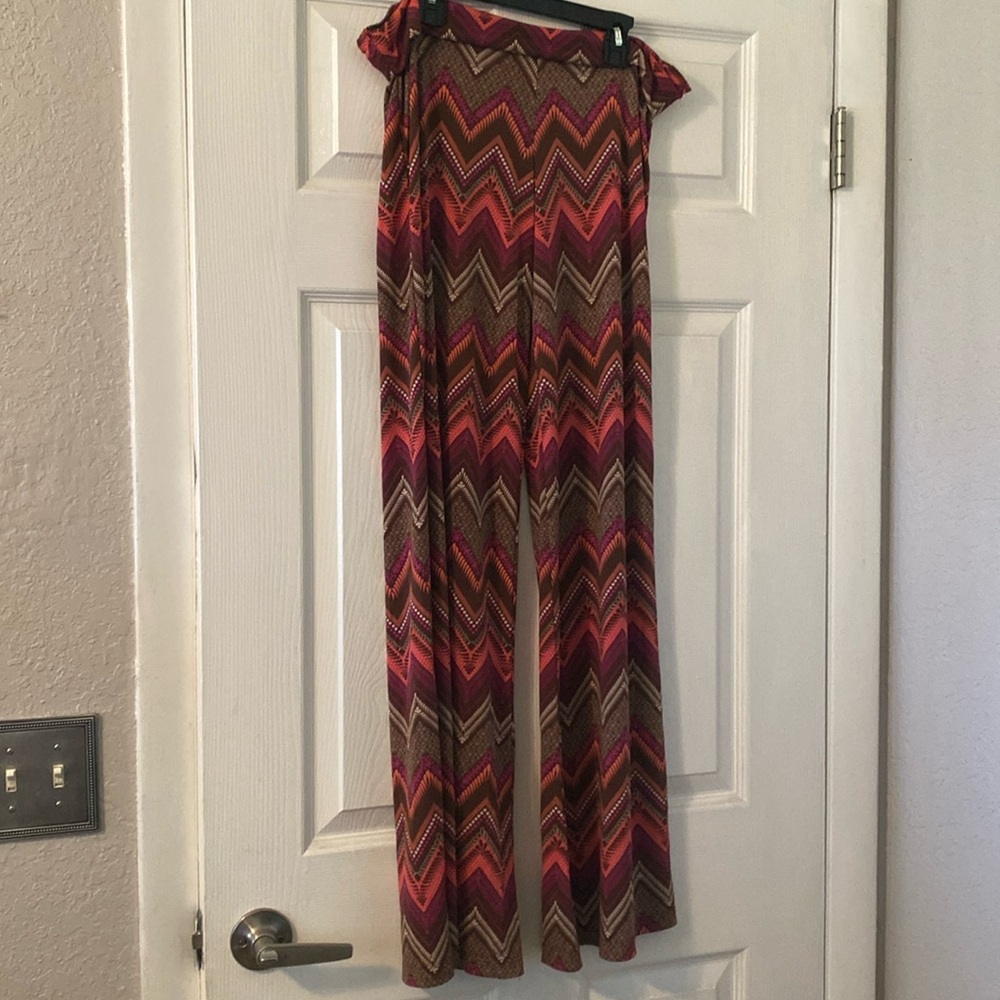 Wrangler Rock 47 wide leg, elastic waist pants. Size L